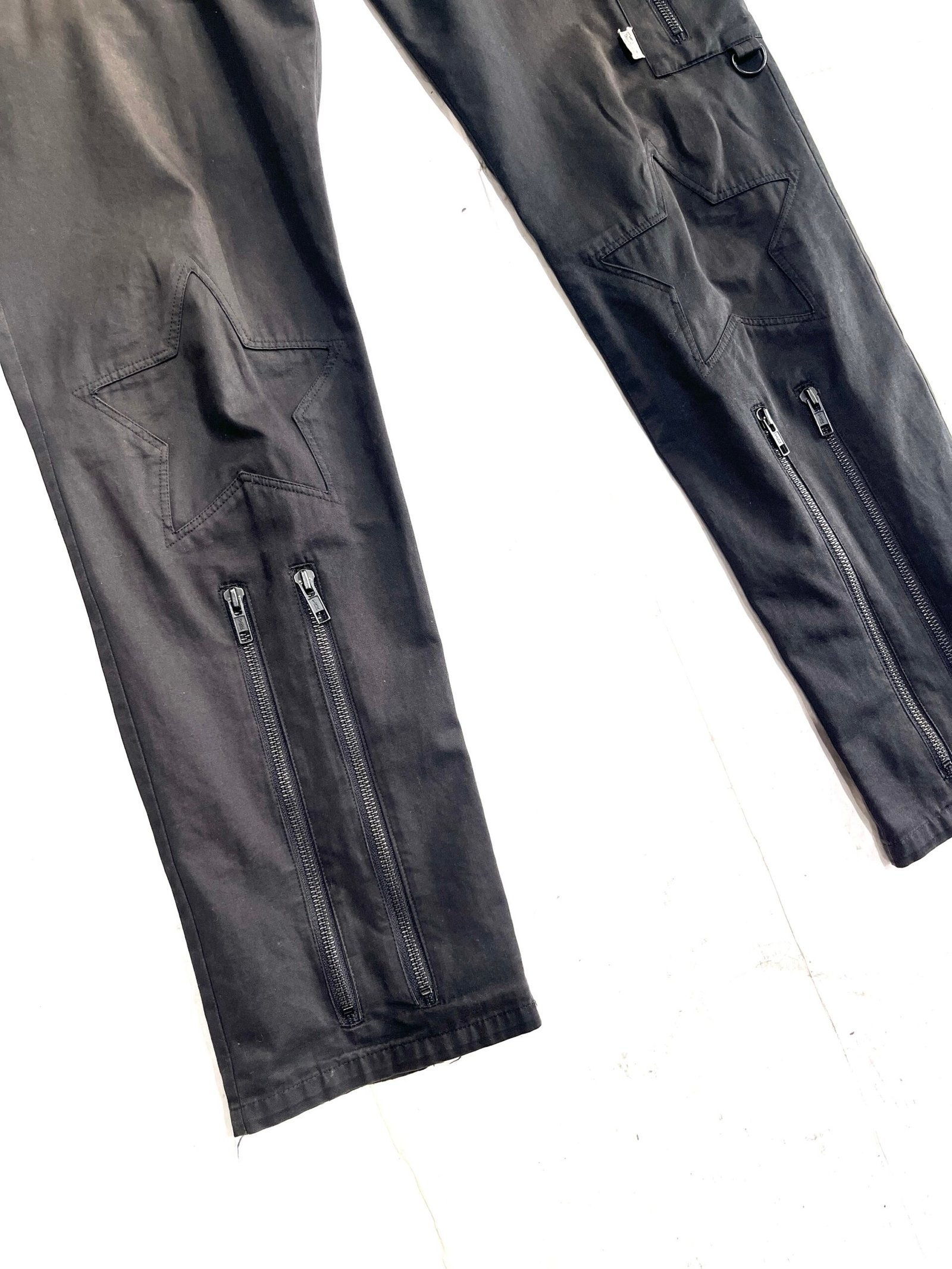 UNDERCOVER A/W 2000 “MELTING POT” STAR KNEE PATCH CARGO PANTS - Image 5