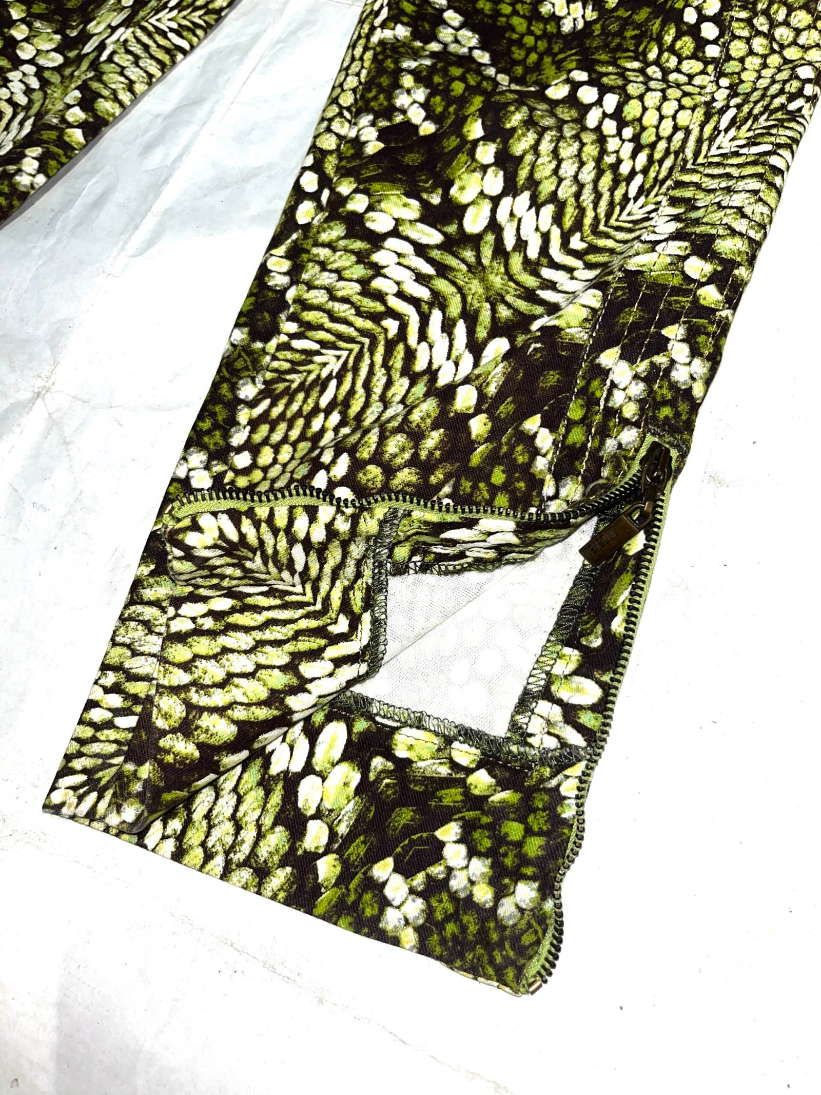 Early 00s Just Cavalli Printed Zip Capri Jeans - Image 6